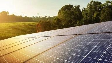 Stocker de l'énergie solaire, même sans lumière : l'avenir des panneaux serait-il dans l'espace ?