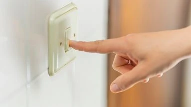 L'installation électrique de ma nouvelle maison a une grosse anomalie, puis-je attaquer le vendeur ? Le 13H à vos côtés