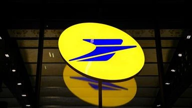 Courrier, colis... et maintenant vieilles poêles : La Poste va se lancer dans un surprenant recyclage