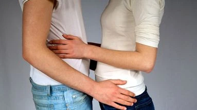 Près d'un jeune sur deux ne se protège pas lors de ses premiers rapports sexuels: des professionnels lancent un cri d'alarme