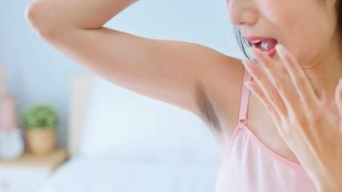 Dans les oreilles, sur le visage, sur le corps… À quoi peuvent bien servir nos poils ?