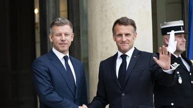 Emmanuel Macron invite le dirigeant hongrois Peter Magyar au 14-Juillet et salue une 