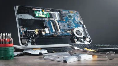 Le réparateur de mon ordinateur l'a rendu HS... et n'a rien sauvegardé, puis-je être indemnisé ? Le 13H à vos côtés