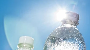 Fortes chaleurs : les bars et les restaurants peuvent-ils refuser de vous servir gratuitement un verre d'eau du robinet ?