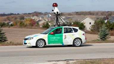 Insolite : un homme photographié nu à son insu dans son jardin par Google Street View