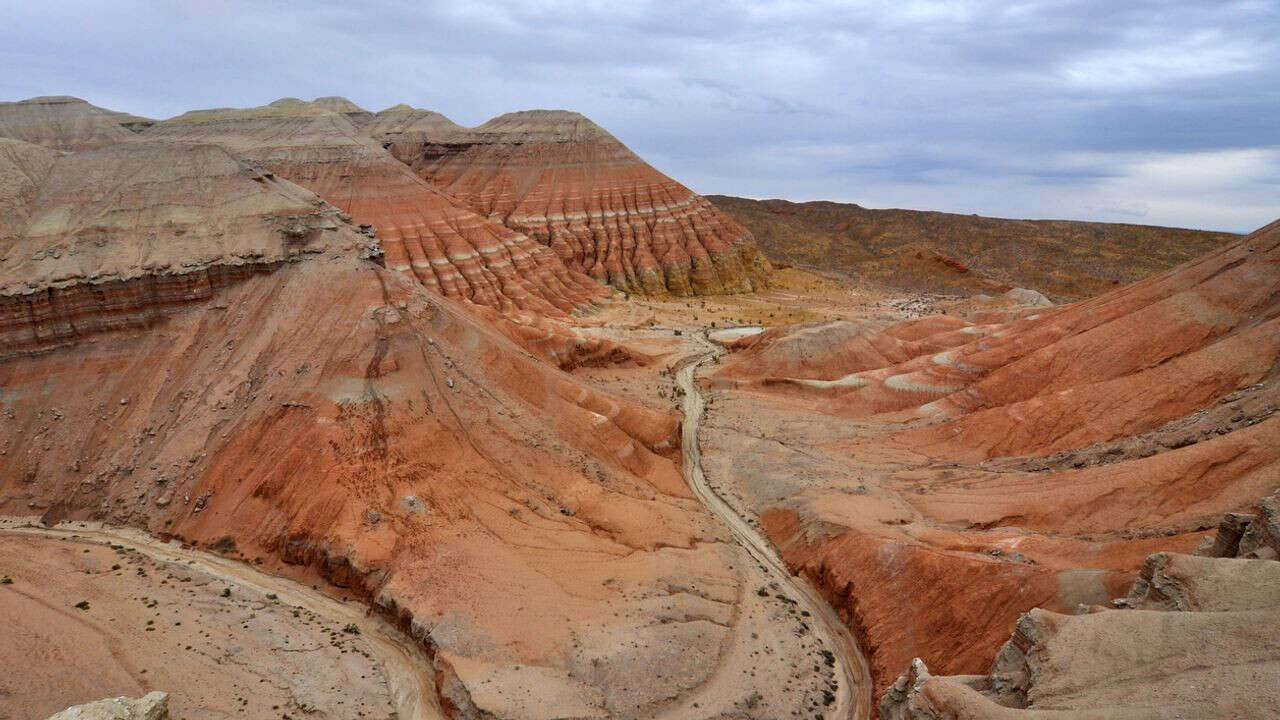 REPORTAGE - Kazakhstan : la montagne aux mille visages et le mystère de la dune chantante