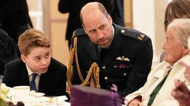 À bientôt 12 ans, le prince George débute son apprentissage royal en rencontrant des vétérans