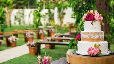Ma pièce montée s'est effondrée lors de mon mariage, le traiteur est-il responsable ? Le 13H à vos côtés