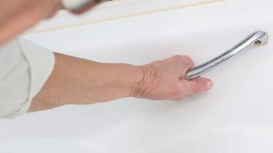 Peut-on utiliser MaPrimeAdapt' pour remplacer sa baignoire par une douche ? Les conditions pour bénéficier cette aide financière