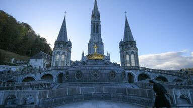 Lourdes : qui est John Traynor, le 71ᵉ miraculé qui vient d'être reconnu par l'Église ?