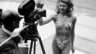 Le bikini, icône culturelle : lancé en 1946, ce maillot de bain a eu l'effet d'une bombe avant de s'imposer sur les plages françaises