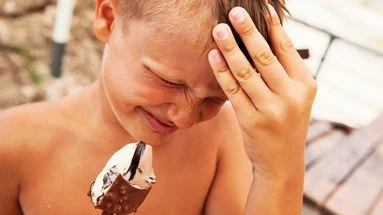 Pourquoi est-on pris d’un violent mal de tête lorsqu’on mange rapidement de la glace ?