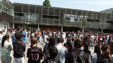 VIDÉO - Meurtre de Mélanie : une minute de silence observée dans toutes les écoles