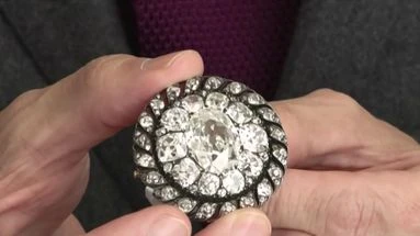 Une broche de Napoléon bientôt mise aux enchères