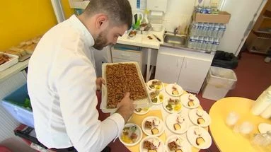 VIDÉO - Des repas gastronomiques servis gratuitement pour les donneurs de sang : la belle et généreuse initiative de chefs étoilés