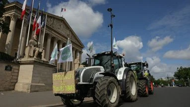 Plus d'un million de signatures contre la loi Duplomb : ces pétitions françaises qui ont (pour l'heure) fait mieux