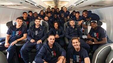 Équipe de France : la photo des Bleus dans l'avion juste avant leur départ pour l'Euro 2024