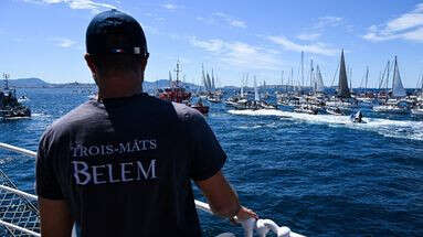 VIDÉO - Flamme olympique : autour du Belem, une bulle de sécurité avant l'arrivée à Marseille