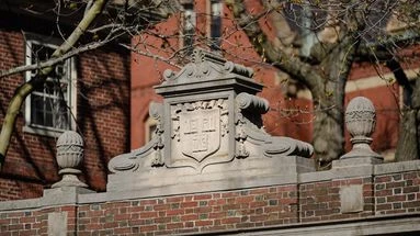 Trump interdit à Harvard d'accueillir des étudiants étrangers : 