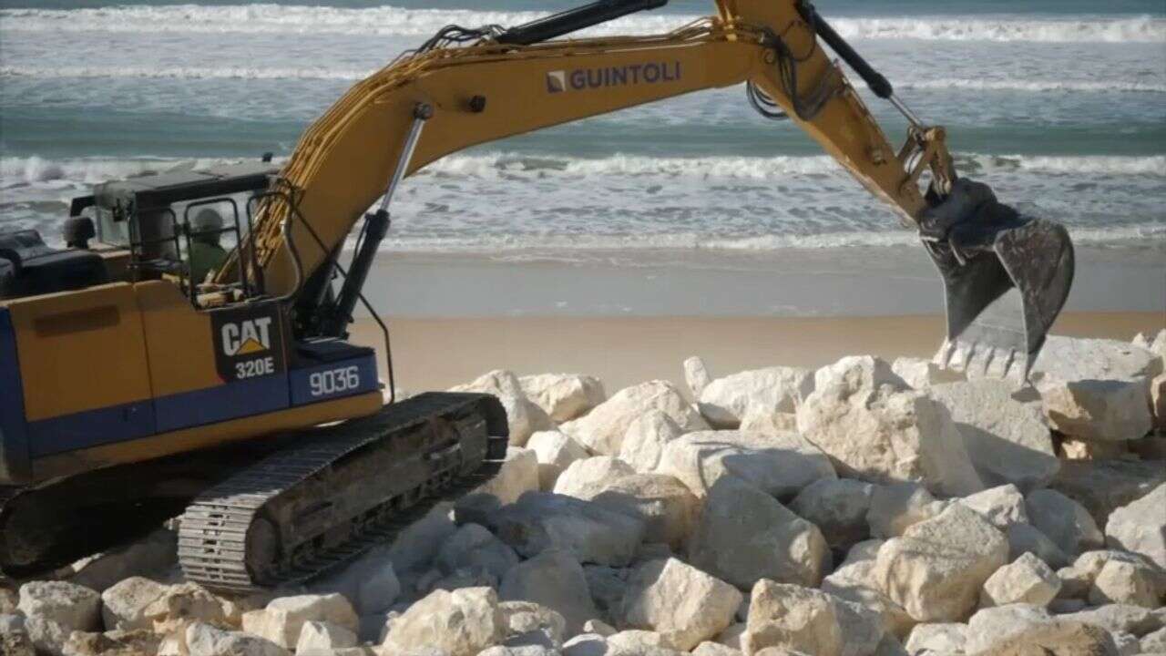 VIDÉO - Érosion : 14.000 tonnes de rochers pour protéger la plage de Lacanau