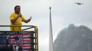Brésil : déclaré inéligible, Jair Bolsonaro crie au 