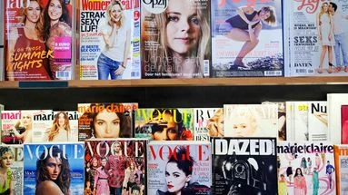 Le magazine Vogue critiqué pour des photos d'une mannequin… générée par IA