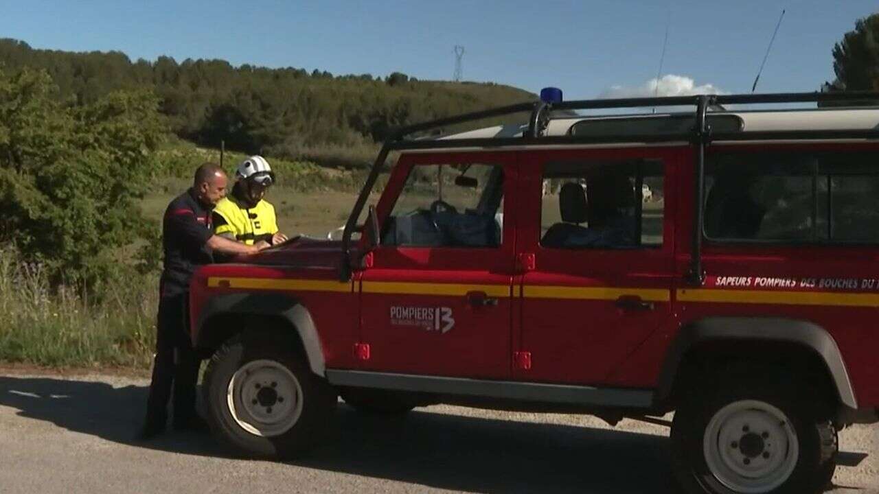 VIDÉO - Saison des feux de forêts : comment pompiers et bénévoles se préparent à affronter l'été