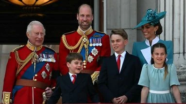 EN IMAGES – Tout sourire, Kate Middleton et la famille royale célèbrent l'anniversaire de Charles III