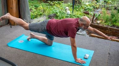 Trois exercices simples pour travailler son équilibre et prévenir les chutes