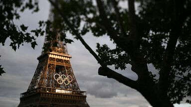 Les anneaux olympiques resteront sur la tour Eiffel... mais peut-être pas pour toujours