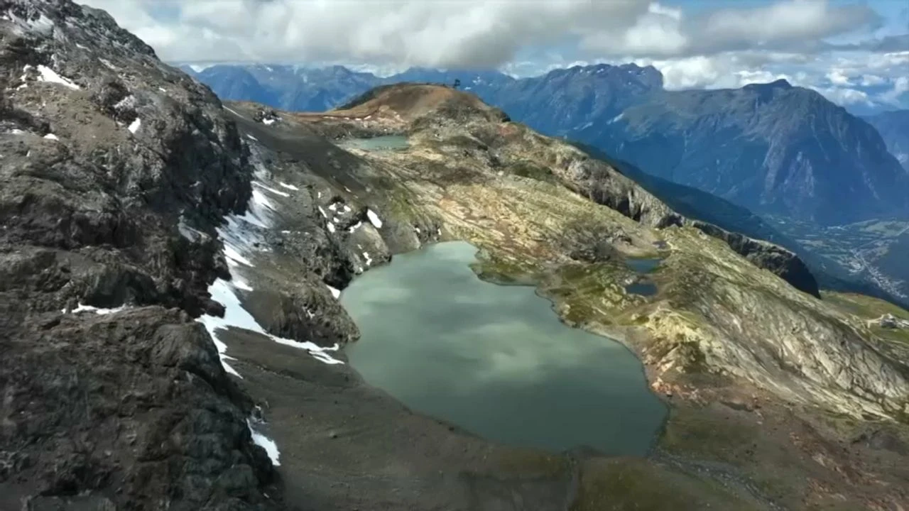 VIDÉO - Alpes : ces nouveaux lacs glaciaires créés par le réchauffement climatique