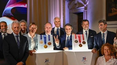 Découvrez les médailles des Jeux Olympiques et Paralympiques d'hiver 2026