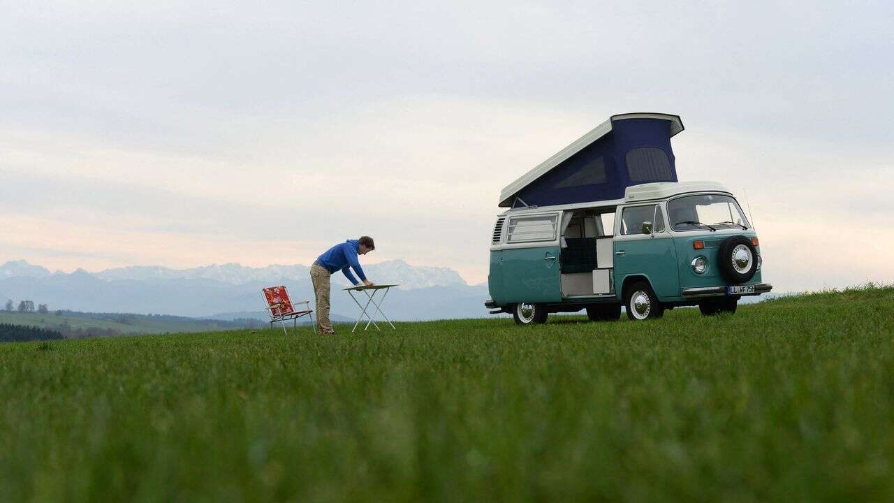 VIDÉO - Chaleur estivale : pratique et moins chère, la location des vans aménagés est en plein boom