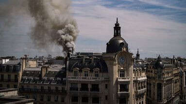 Paris : un incendie fait deux blessés légers dans le centre de la capitale