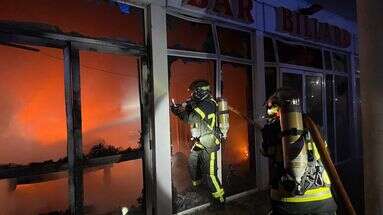 Rennes : violent incendie en cours dans un bowling aux abords d'un centre commercial