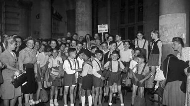 Loin de l’école et des parents : la colo, la vie