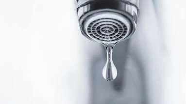 Votre robinet fuit : comment stopper ce goutte-à-goutte qui rend fou ?
