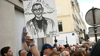 EN IMAGES - Stars et anonymes réunis à Paris pour un 