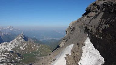 Un parapentiste Français porté disparu en milieu de semaine en France retrouvé mort au pied d'une falaise en Suisse