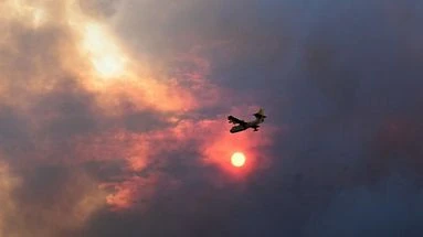 Lutte contre les feux de forêts : la France commande deux nouveaux Canadairs