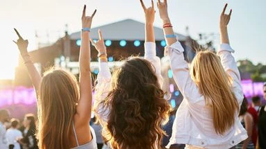 Aller à un concert enceinte : quels sont les vrais risques pour votre bébé ?