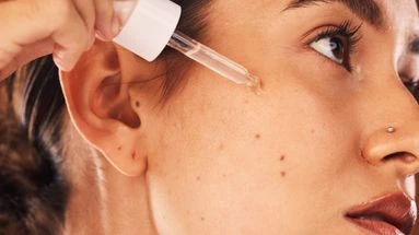 Acné, rides, taches... pourquoi le rétinol est l’ingrédient miracle pour la peau ?