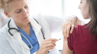 Vaccination contre les papillomavirus : un rapport parlementaire formule 13 recommandations pour lever plusieurs 
