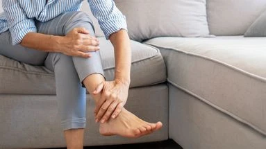 Trois astuces d'un médecin pour renforcer ses chevilles et se prémunir des entorses et des chutes