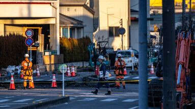 Japon : le conducteur d'un camion tombé dans un trou toujours introuvable