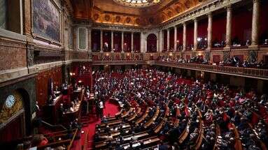 EN DIRECT - Futur gouvernement : Emmanuel Macron et Nicolas Sarkozy ont échangé par téléphone ces derniers jours