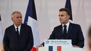 Baromètre LCI : les cotes de popularité d'Emmanuel Macron et François Bayrou au plus bas