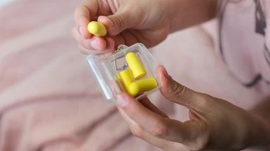 Plutôt mousse ou cire... Voici comment bien choisir ses bouchons d'oreille selon votre besoin