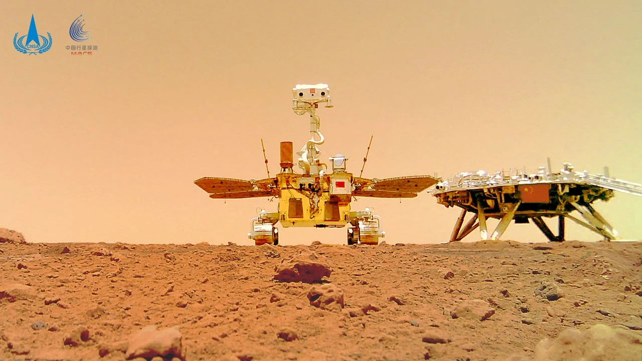 Espace : le robot chinois Zhurong détecte des signes d'une activité aquatique 