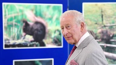 La chaleur, quelle chaleur ? Charles III fait fi de la météo pour venir à la rescousse des écureuils roux